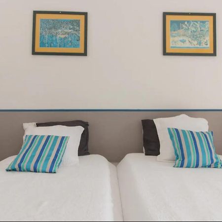 Un Pied-A-Terre Face A La Marina Apartment Le Marin Bagian luar foto