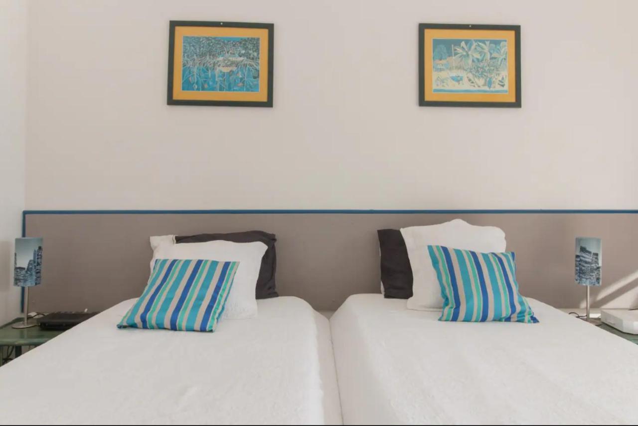 Un Pied-A-Terre Face A La Marina Apartment Le Marin Bagian luar foto