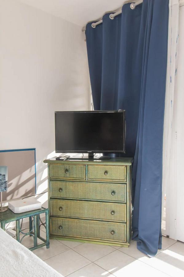 Un Pied-A-Terre Face A La Marina Apartment Le Marin Bagian luar foto