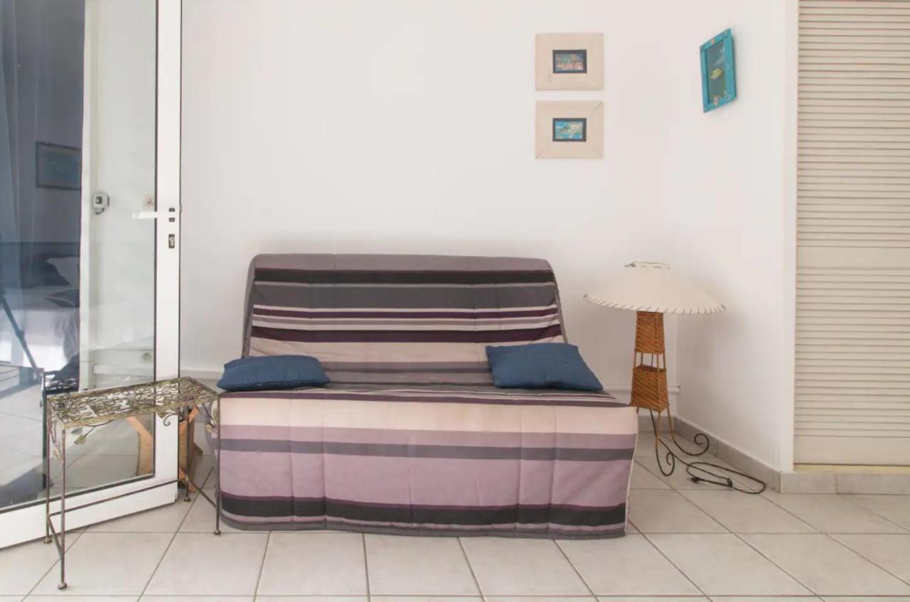 Un Pied-A-Terre Face A La Marina Apartment Le Marin Bagian luar foto
